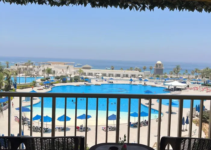 Porto Sokhna Pyramids Sea View Aparthotel 5*